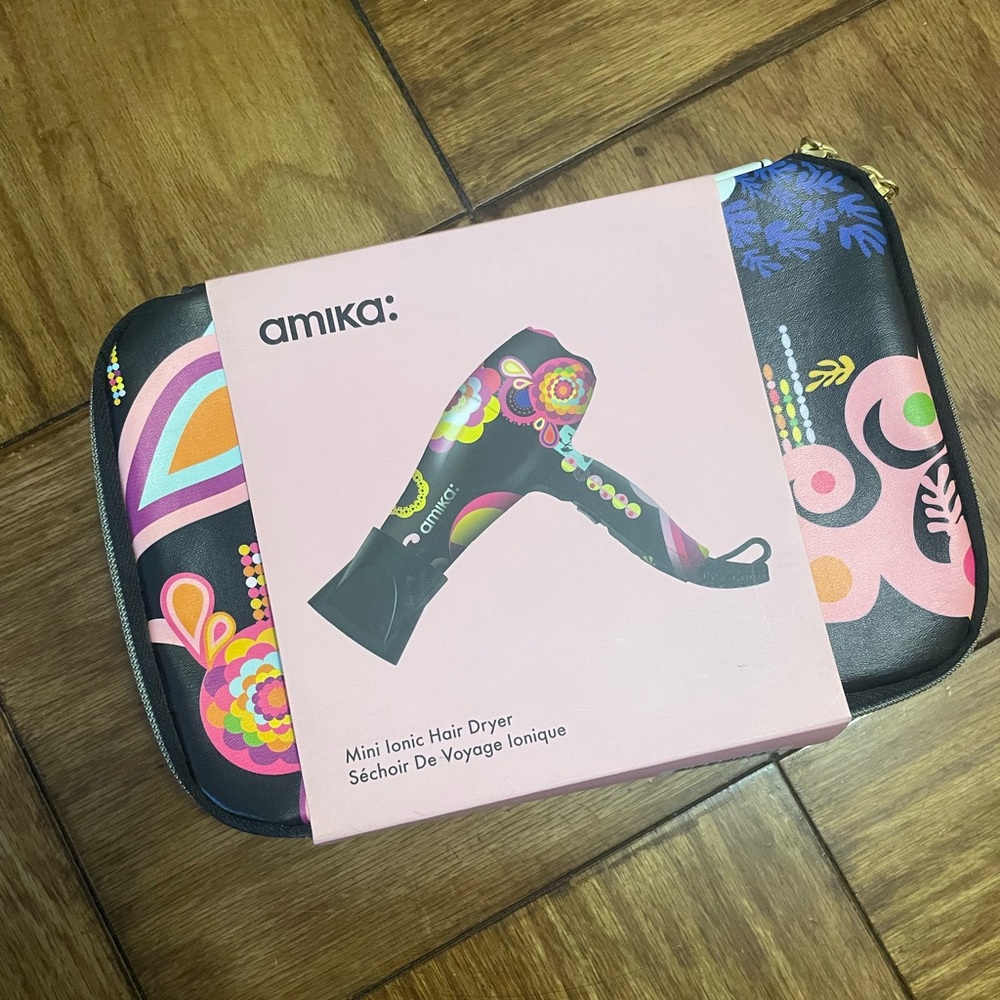 New amika: mini iconic hair dryer Séchoir De Voyage Ionique